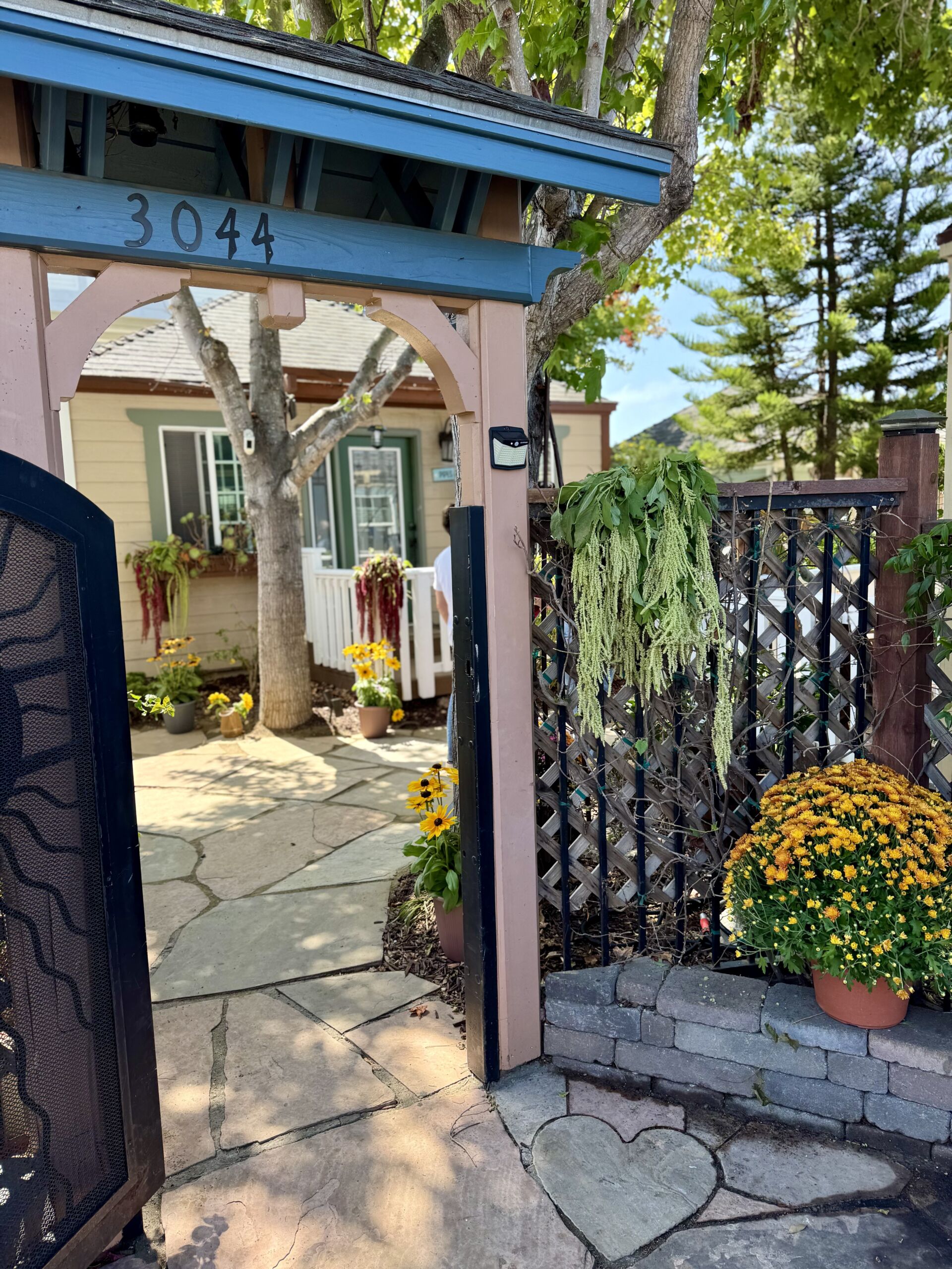 Bungalows Entrace scaled