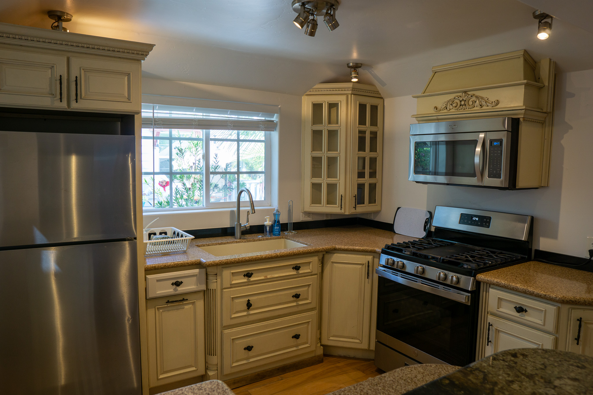 Modern sober living kitchen with full-size appliances, bar seating, and clean counters for meal prep.